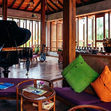 Utmt - Underneath The Mango Tree Spa & Beach Resort Диквела Екстериор снимка
