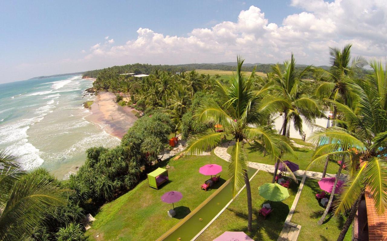 Utmt - Underneath The Mango Tree Spa & Beach Resort Диквела Екстериор снимка