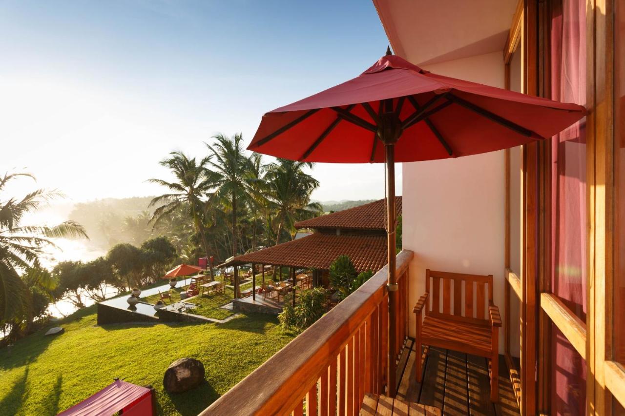Utmt - Underneath The Mango Tree Spa & Beach Resort Диквела Екстериор снимка