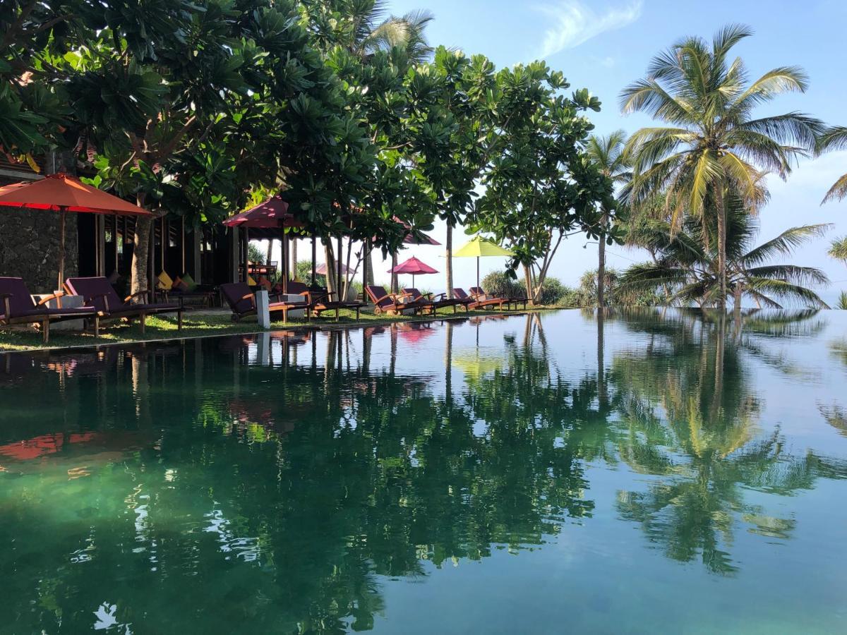 Utmt - Underneath The Mango Tree Spa & Beach Resort Диквела Екстериор снимка