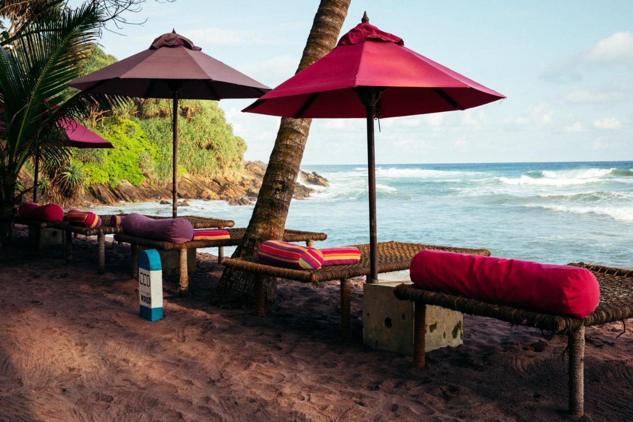 Utmt - Underneath The Mango Tree Spa & Beach Resort Диквела Екстериор снимка