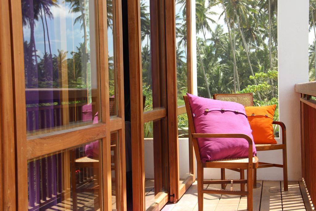 Utmt - Underneath The Mango Tree Spa & Beach Resort Диквела Стая снимка